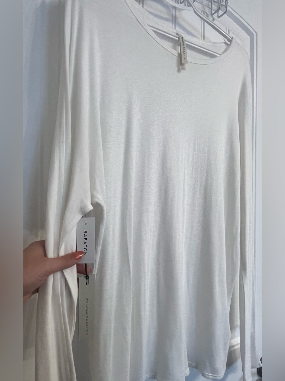 NWT Babaton White Lightweight Crewneck Long Sleeve Top - Medium
